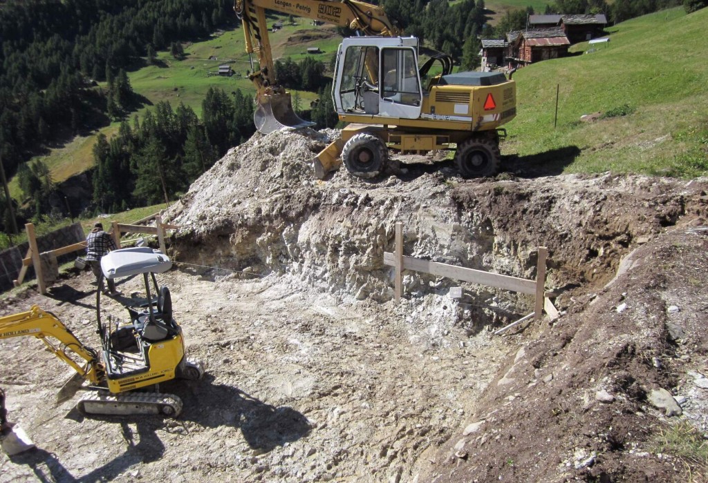 Beginn am 10. September 2013: die Baugrube wird ausgehoben.